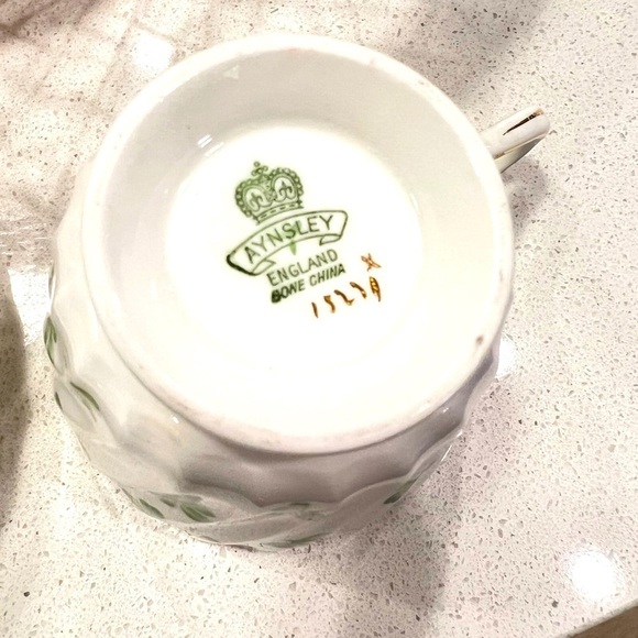 Shamrock White (Swirl Rim)
by AYNSLEY, JOHN - Picture 4 of 6